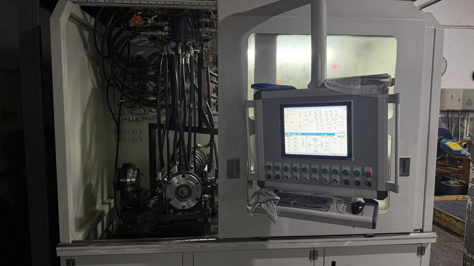 Automatic hydraulic motor test station with control panel