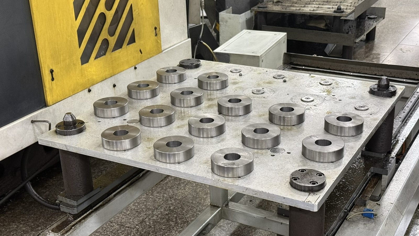 Machined inner parts for orbital motors on a fixture plate