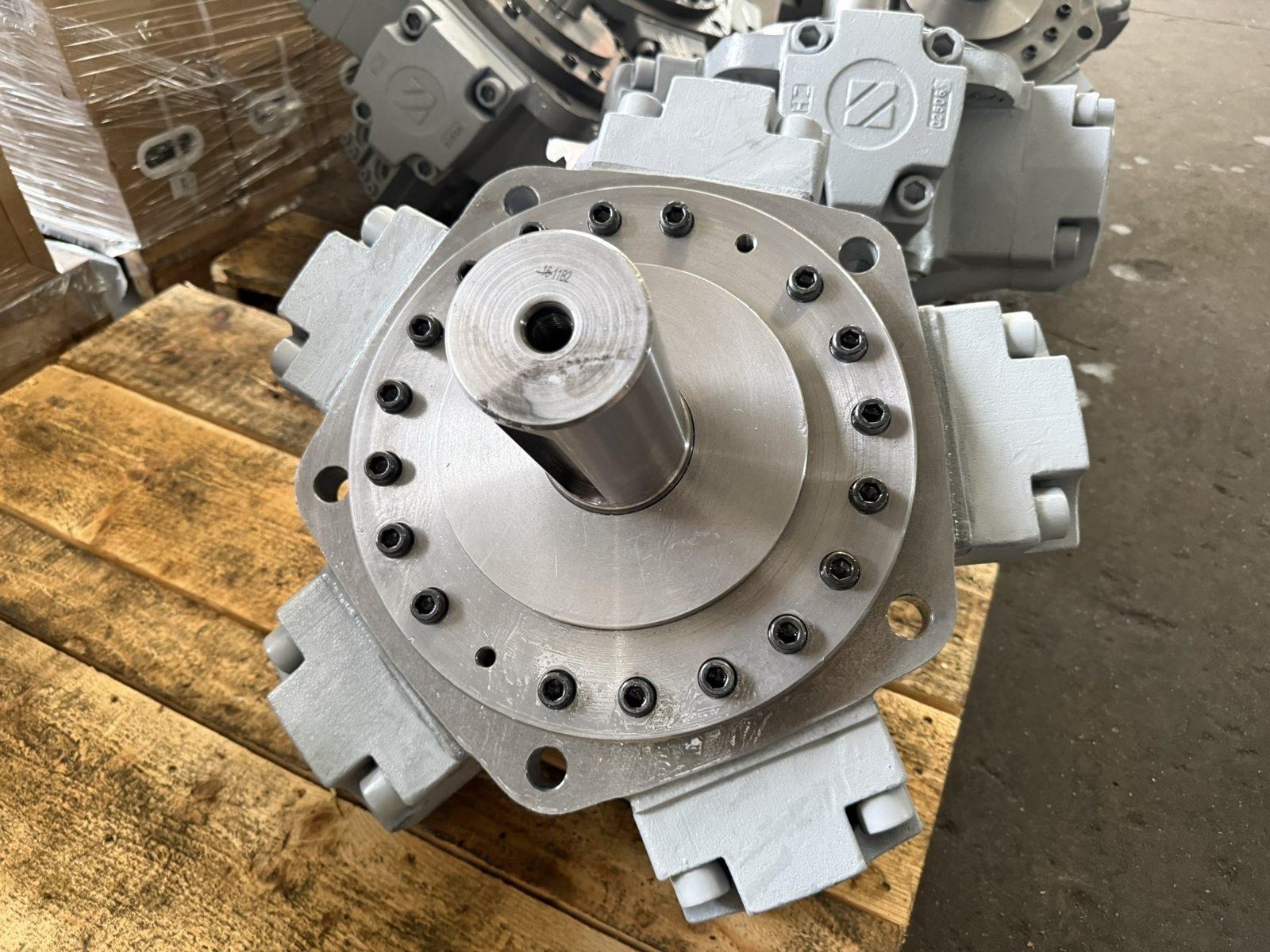 Radial piston hydraulic motor in finished goods storage