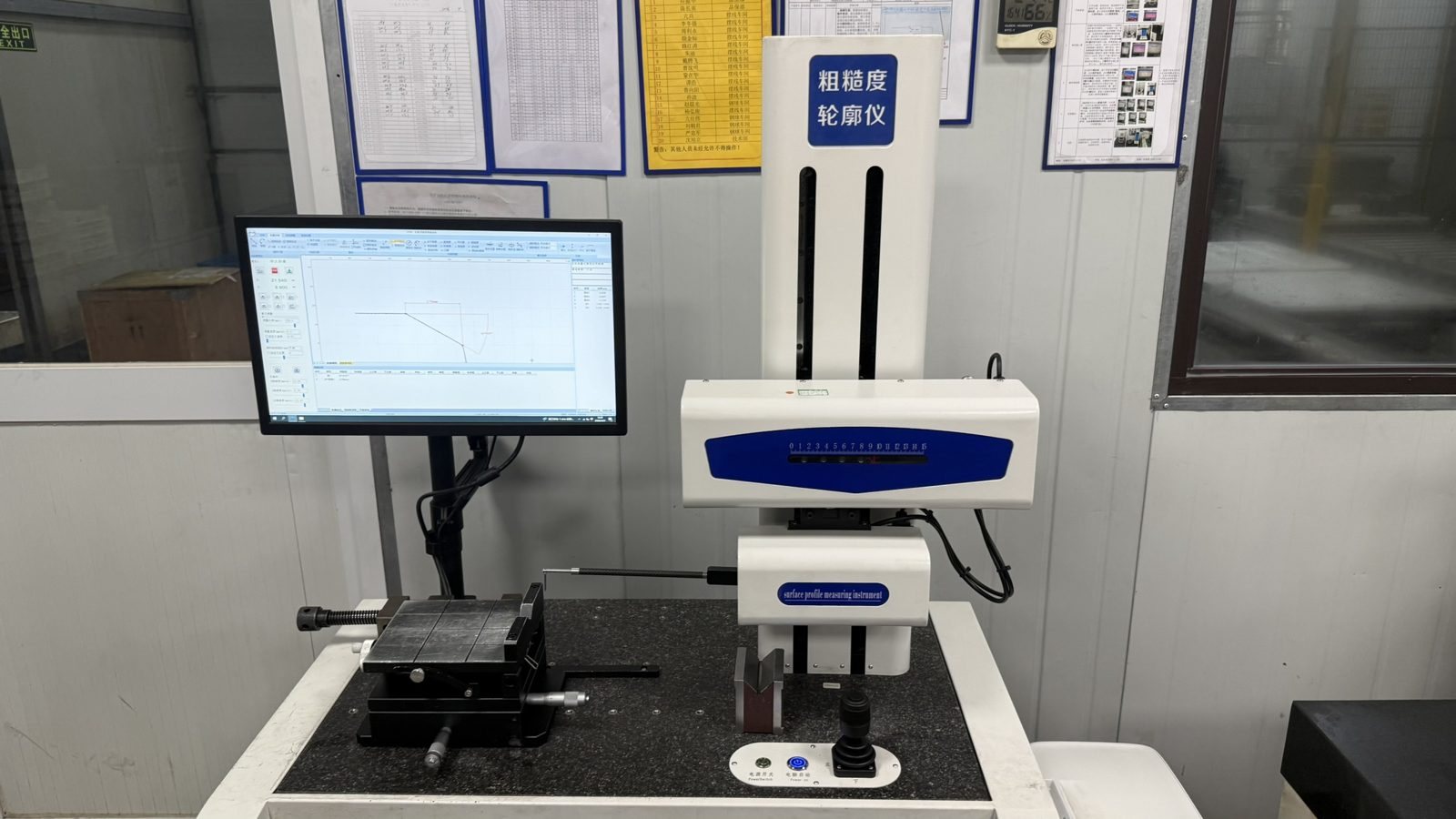 Surface roughness and contour measuring instrument in the metrology lab