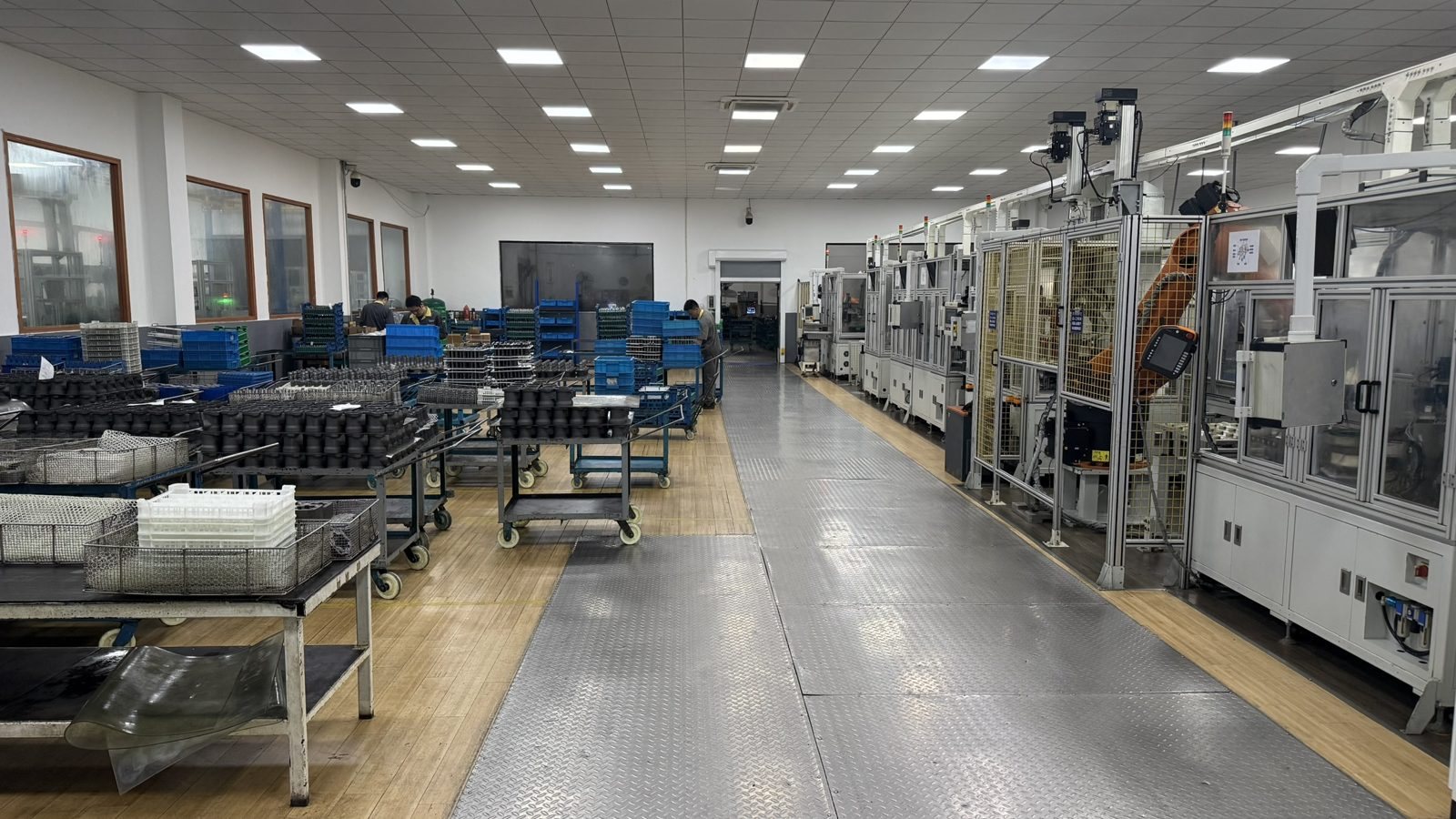 Hydraulic motor assembly hall at the THOTH Ningbo plant